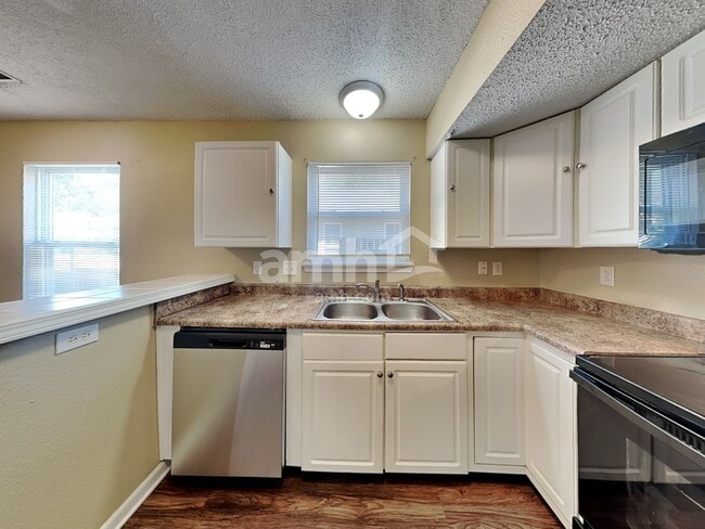 Photo - 6031 Draycott Dr