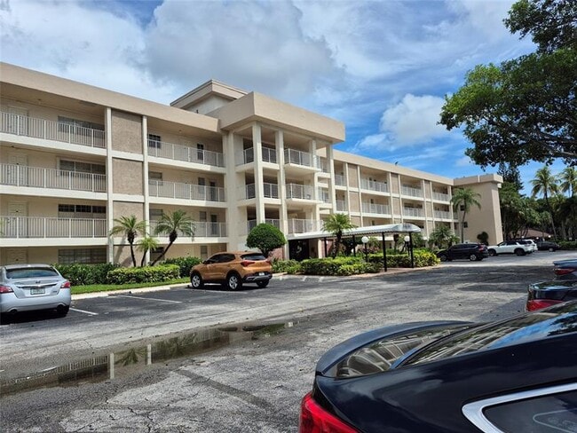 Photo - 3151 S Palm Aire Dr Condo Unit 405