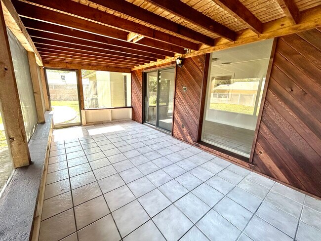 Photo - 487 Overstreet Ave