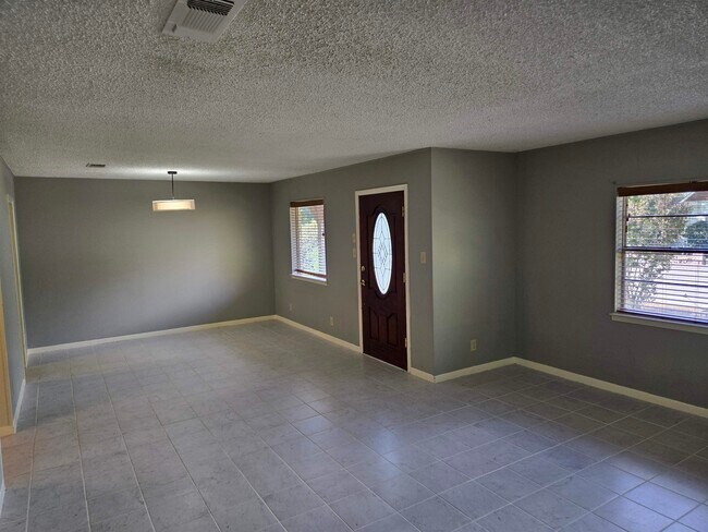 Photo - 410 E Main St