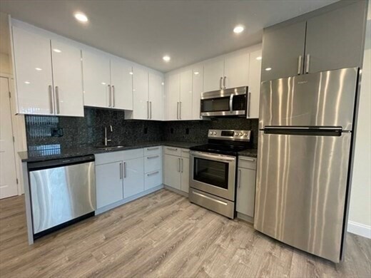 Building Photo - 1028 Commonwealth Ave Unit 204