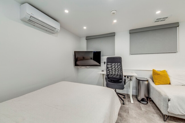 Photo - 115 Manning Ave Unit SI ID1054576P