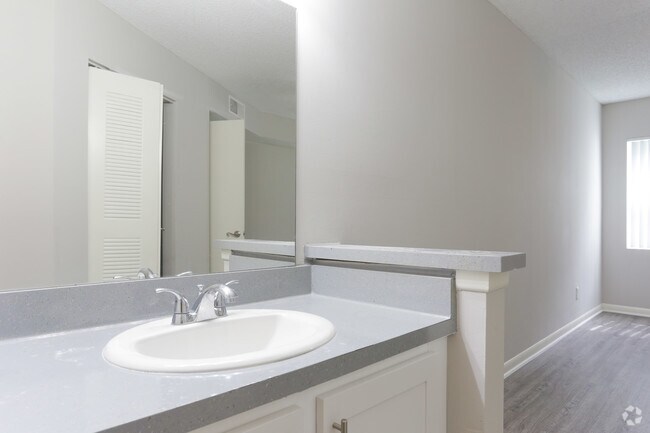 2 BR, 2 BA Full Renovation - Centro at Davie Apartments