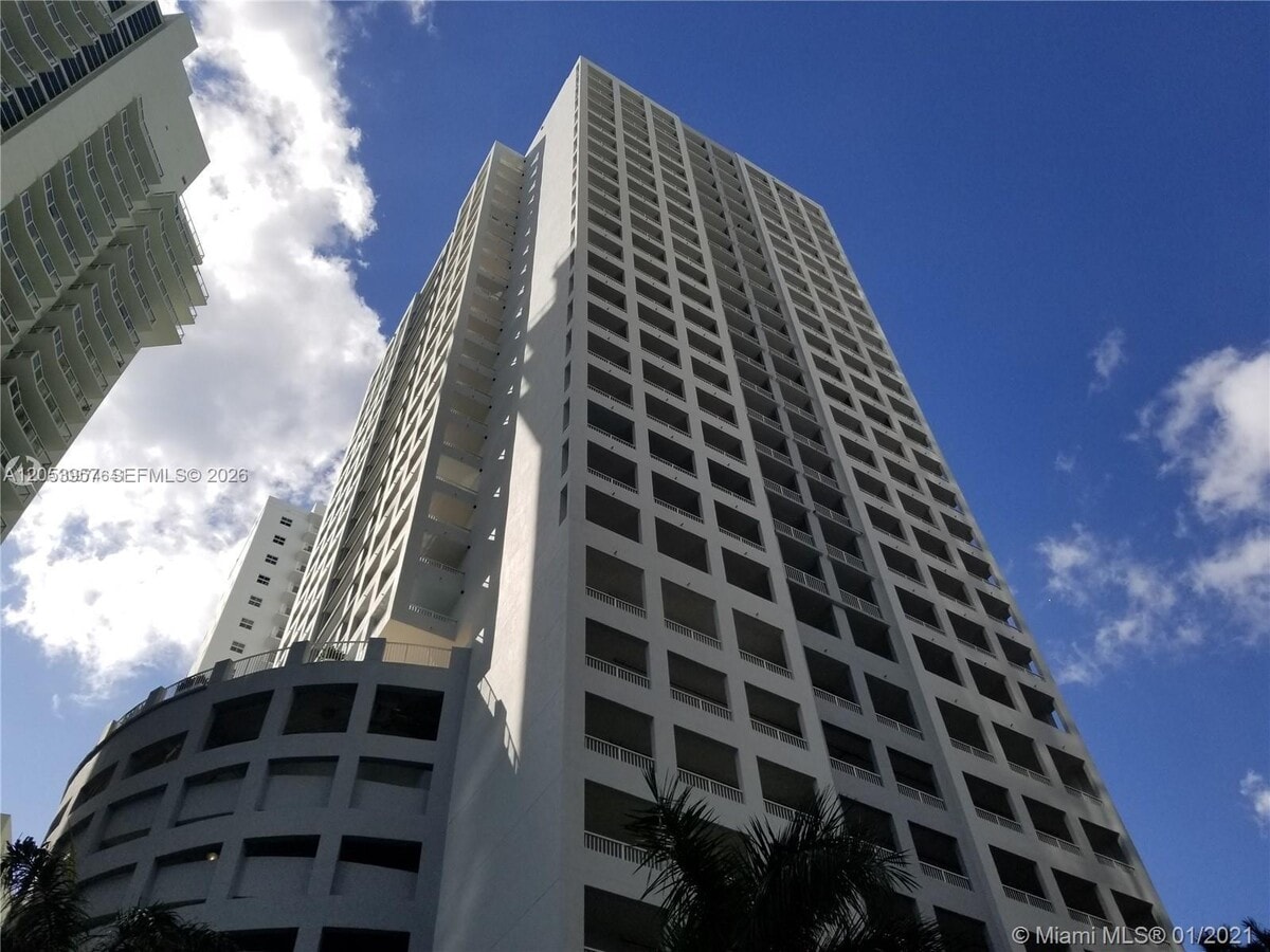 Photo - 170 SE 14th St Unidad 2205