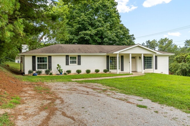 Photo - 370 Rossview Rd