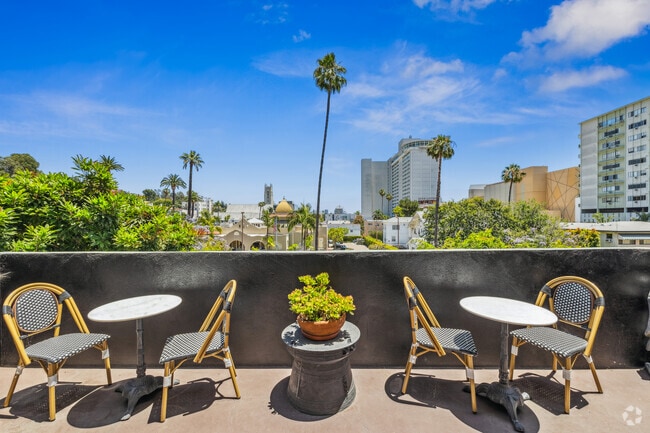 Roof Lounge