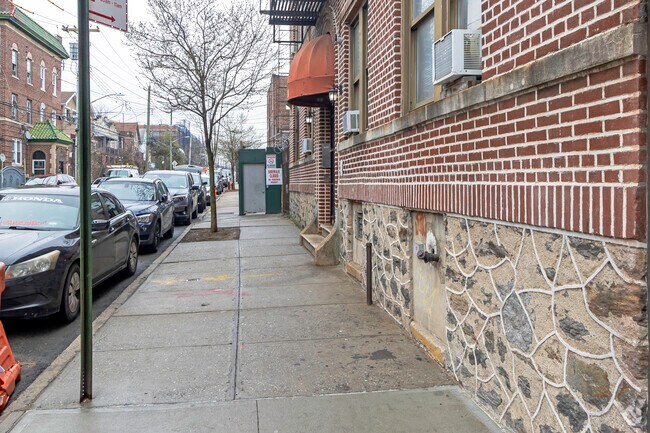 Walkway - 724 E 216th