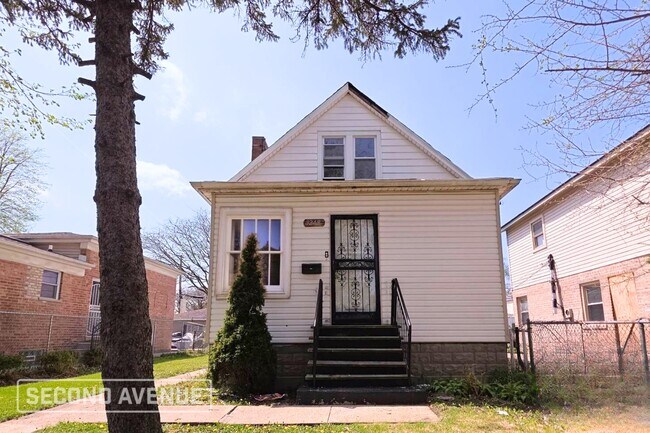 Photo - 9248 S Lowe Ave Casa