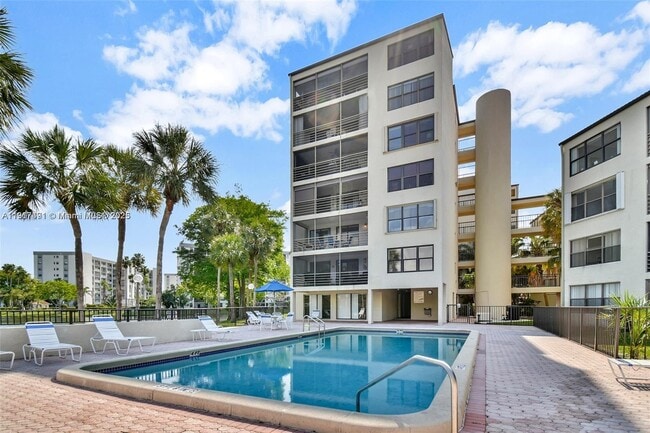 Photo - 2309 S Cypress Bend Dr Unit 311