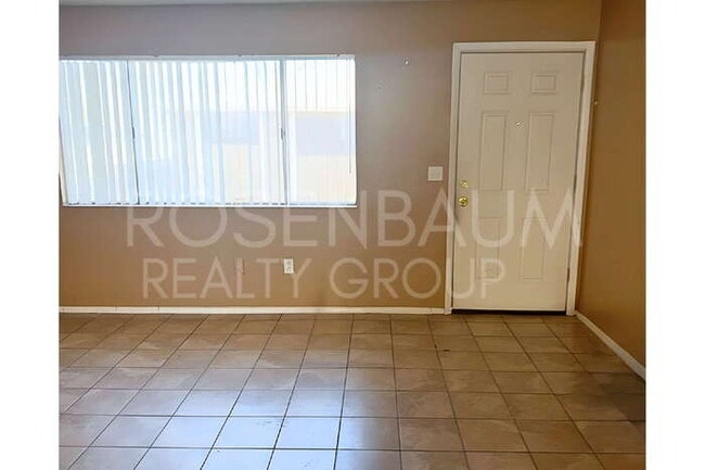 Photo - 3313 W Harmont Dr Unit 2