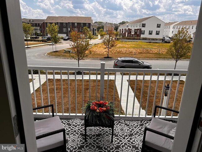 Photo - 3232 Parade St