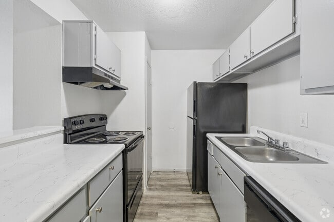 2BR, 2BA - 1,000SF - Kitchen