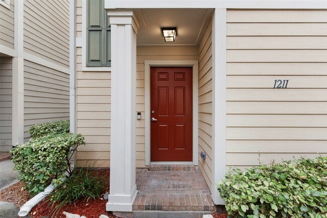 Photo - 1211 Ennis St
