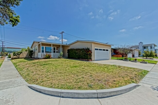 Building Photo - PARTIALLY REMODELED, CHARMING & BRIGHT HOME ON A LARGE CORNER LOT W/ FRONT PORCH, LARGE FRONT LAW...
