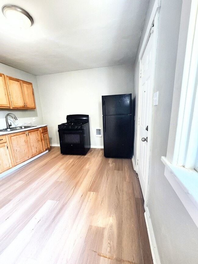 Building Photo - 347 E 13th Ave Unit 3