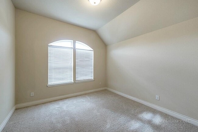 Building Photo - 28810 Davenport Dr Rental