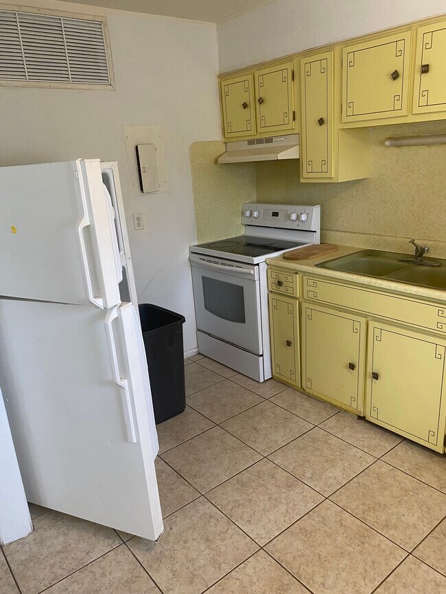 12205 Genoa Dr Unit 4