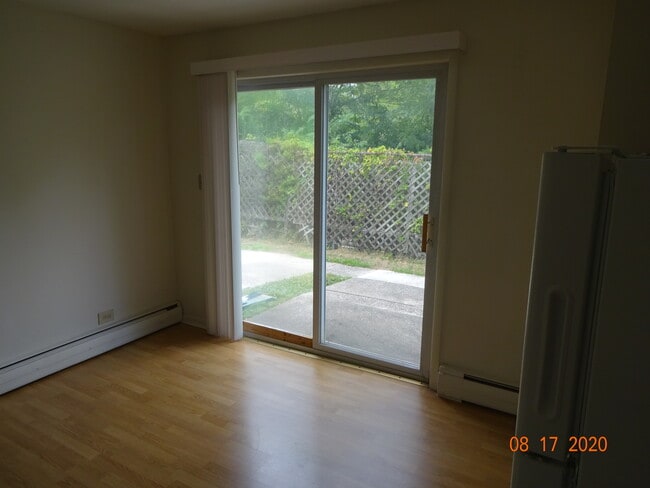 Patio trasero - 240 W Quincy St Unidad D