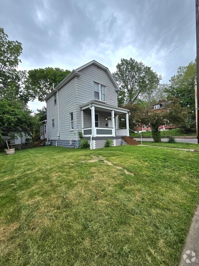 Building Photo - 102 W Blake Ave Rental