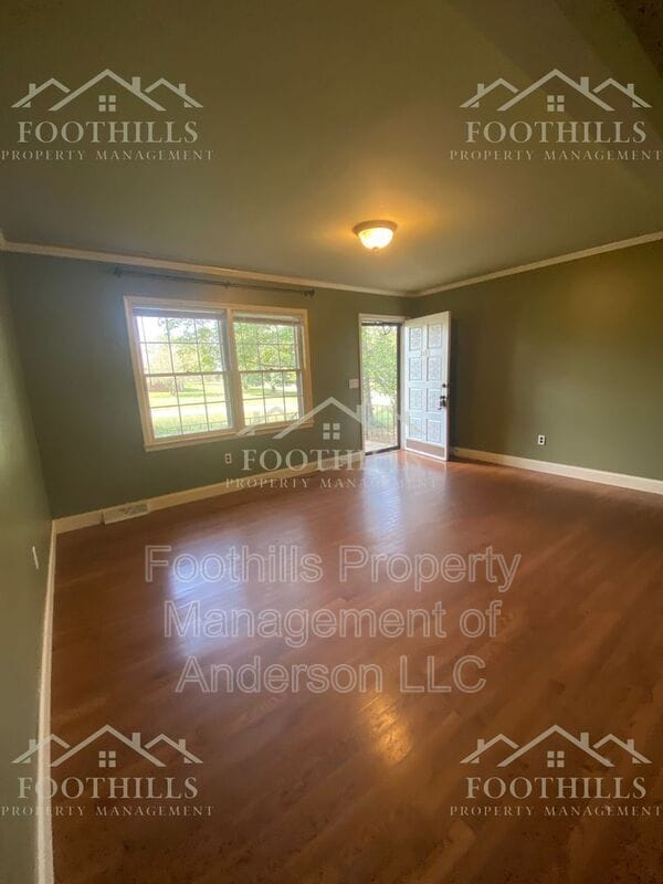 Photo - 102 Windemere Way