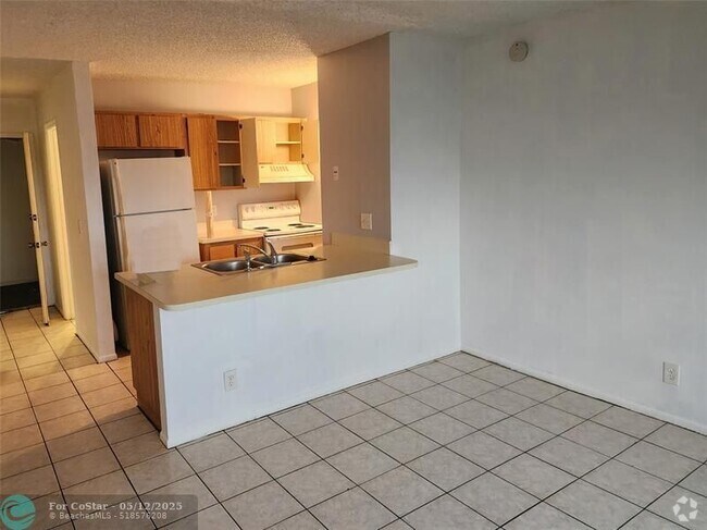 Building Photo - 2501 Riverside Dr Unit 502 Rental