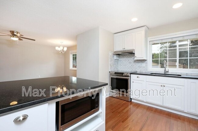 Photo - 530 SW Maple St