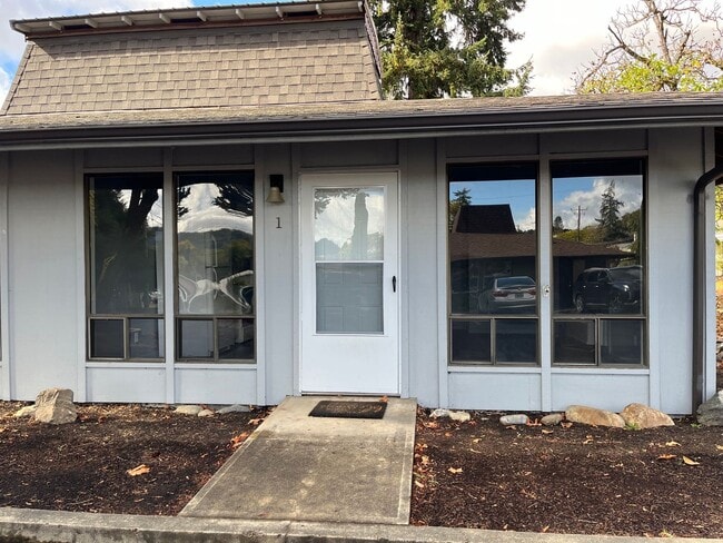 Photo - Cute 1 bed/1 bath home in Myrtle Creek.