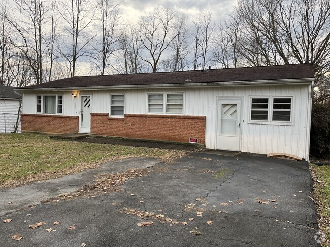 Building Photo - 132 Mayflower Rd Rental