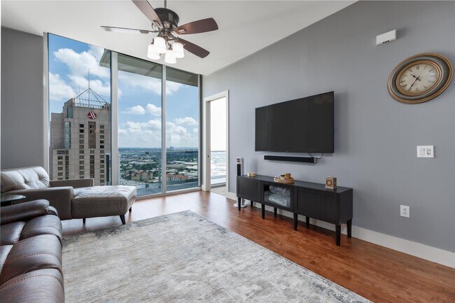 Photo - 610 E Market St Unidad 2904