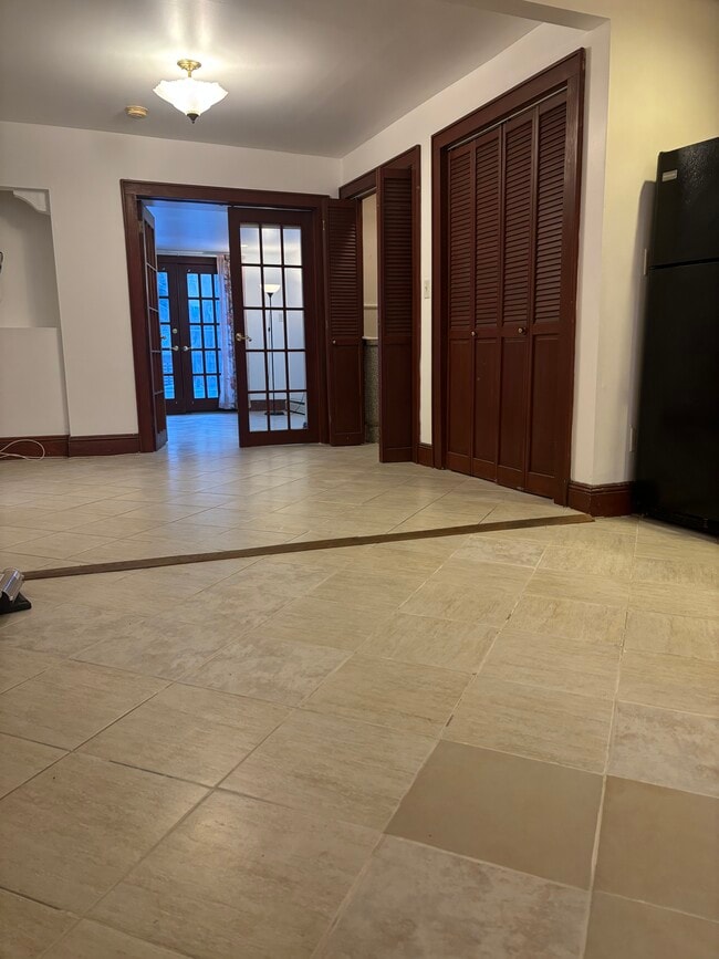 Building Photo - 153 Grand St Unit Apartment with Backyard