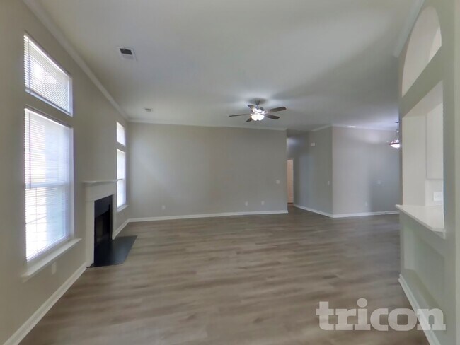 Photo - 409 Baneberry Ln
