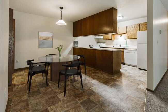 Photo - Carling Manor