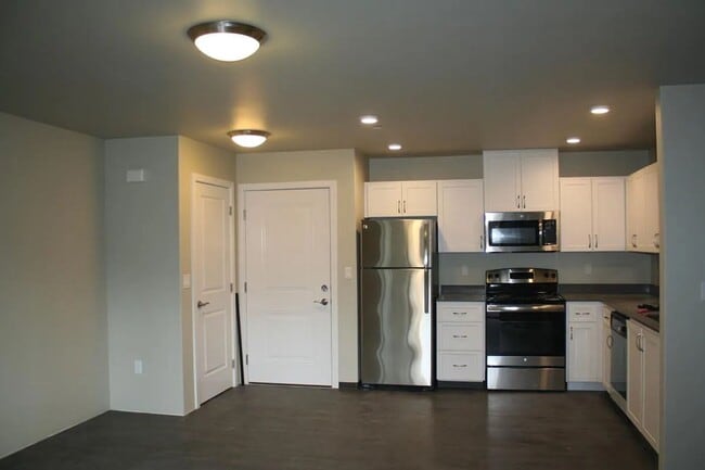 206- 200 SW Summer Lake Dr