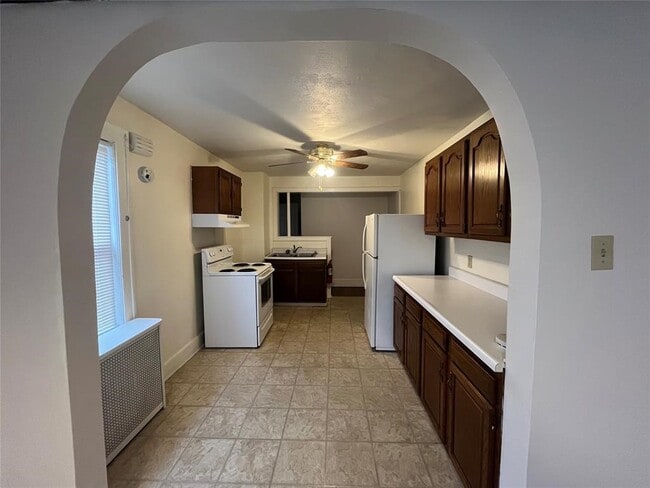 Building Photo - 3300 E Main St Unit 1