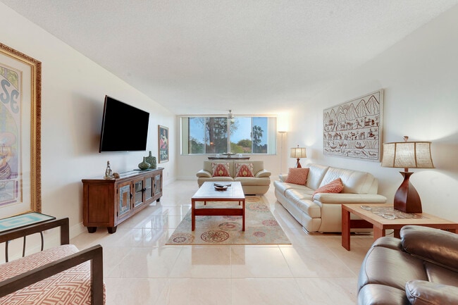 Photo - 6698 10th Ave N Unidad 320