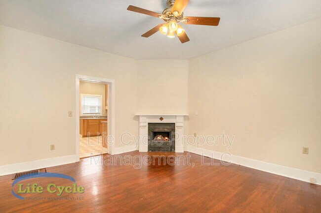 Photo - 250 Henry Ave SE