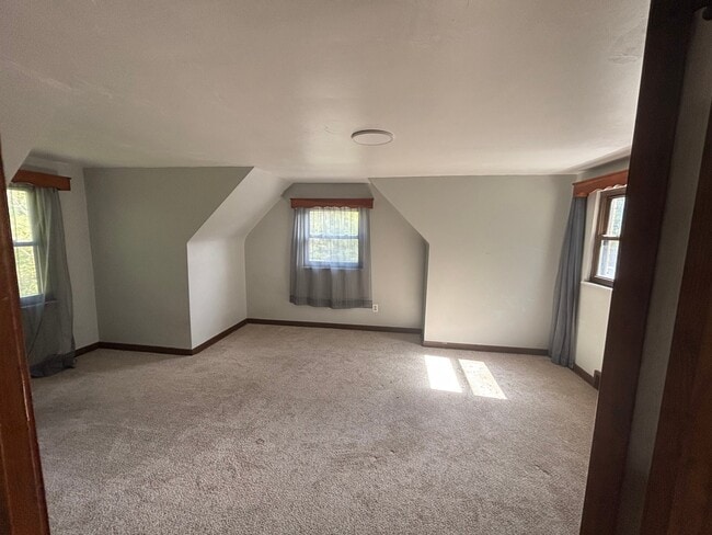 998 Chartiers Ave