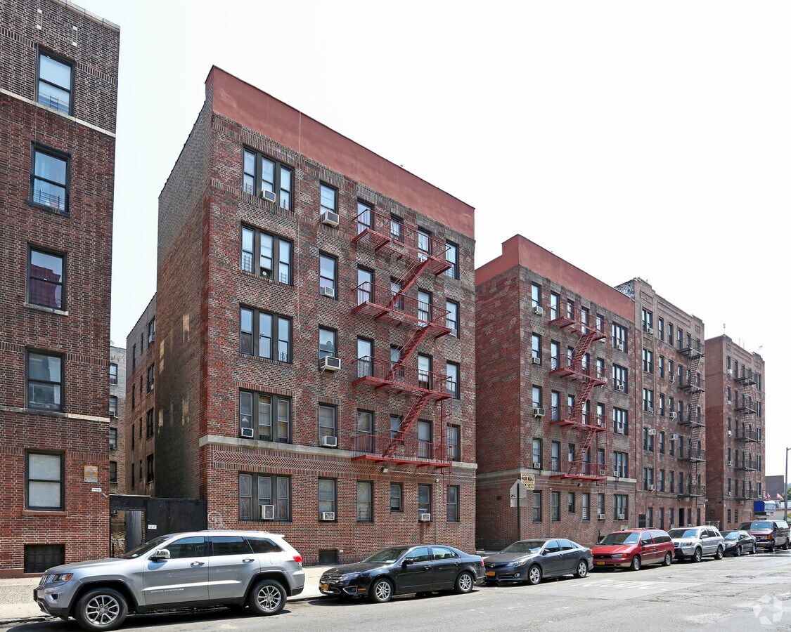 Photo - 541 Isham St Apartments
