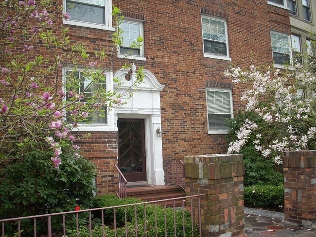 Photo - 1559 Beacon St