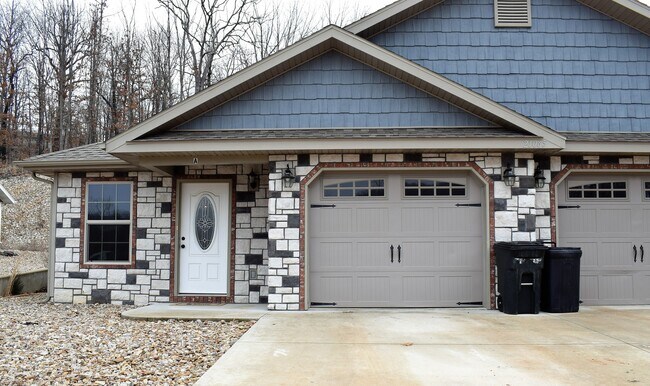 Photo - Modern Comfort Meets Prime Location – Stylish 2 Bed/2 Bath Duplex in St. Robert!