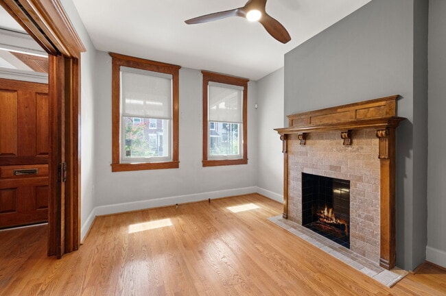 Photo - 445 Newton Pl NW