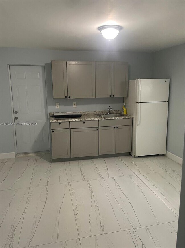 Building Photo - 2785 NW 59th St Unit 2 Rental