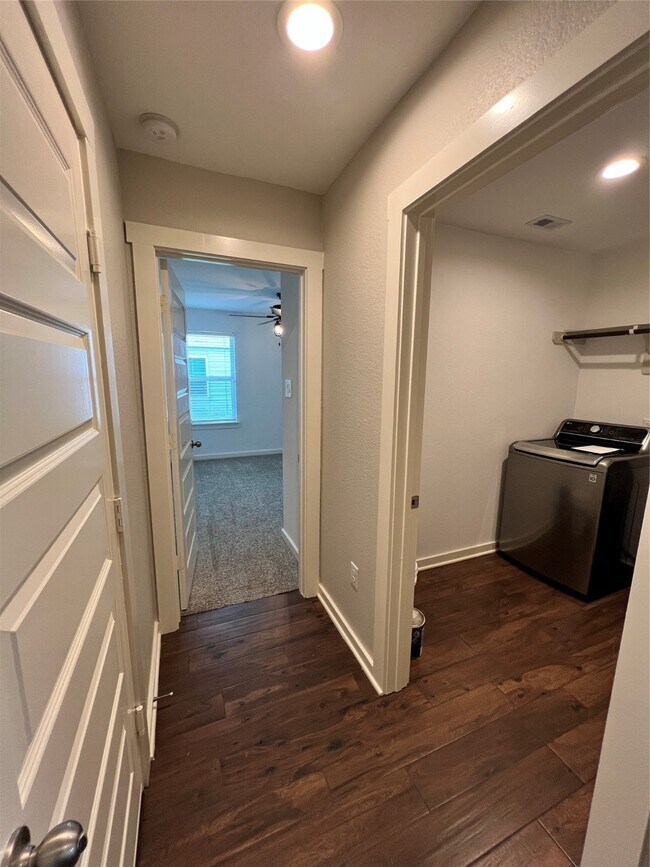 Photo - 1607 Barrows Ln