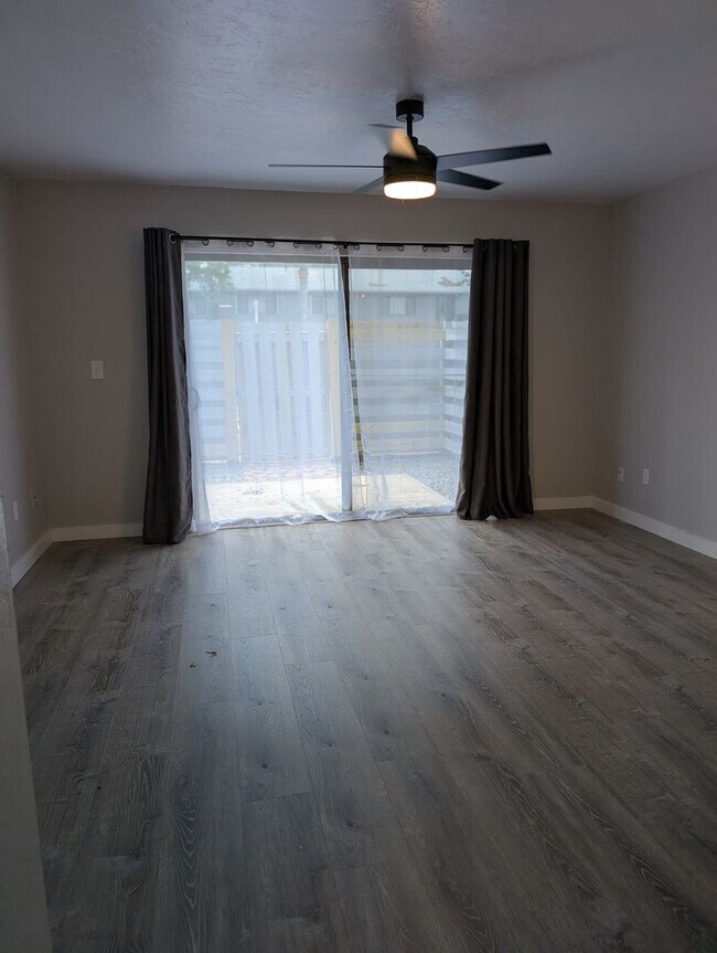 Photo - Foxmoor 2-2.5 Townhouse