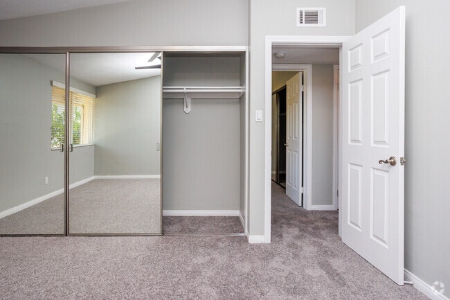 2BR, 2BA - 1165SF