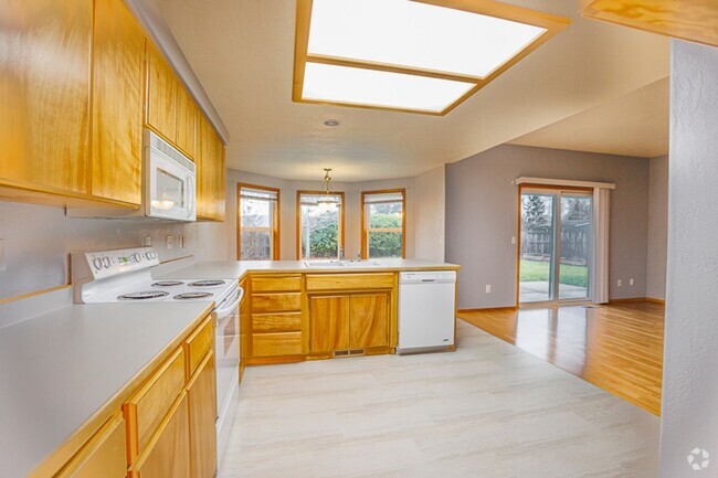 Building Photo - Beautiful 3 BD, 2 BA Home Located in South...