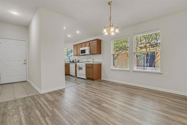 Photo - 5605 Bentsen Ln