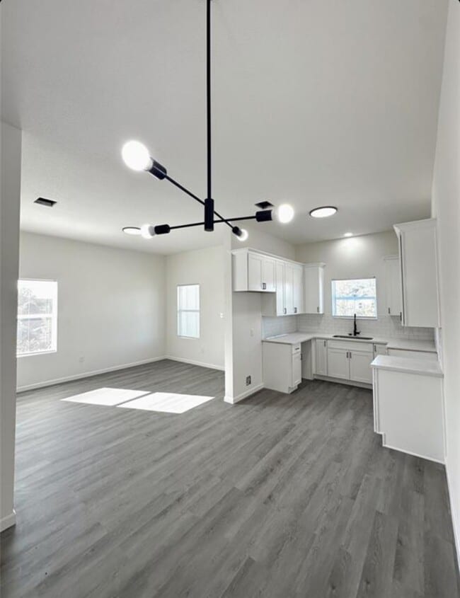 Building Photo - 318 Tennessee St Unit B Rental