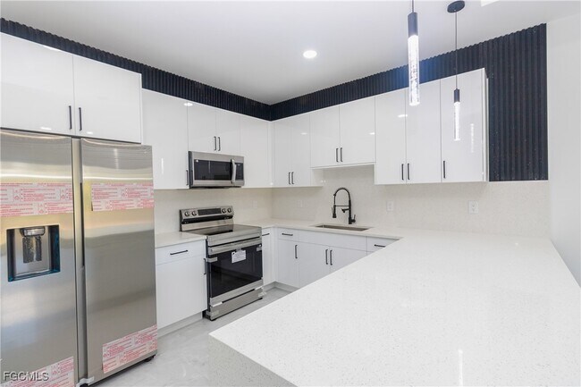 Photo - 843 Duplex St E