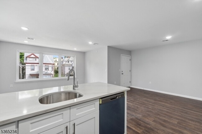 Photo - 889 S 17th St Unidad 2